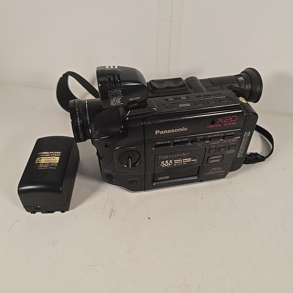 Panasonic Palmcorder X20 Digital Zoom PV-42 UNTESTED‎ Could Not Get Battery Char